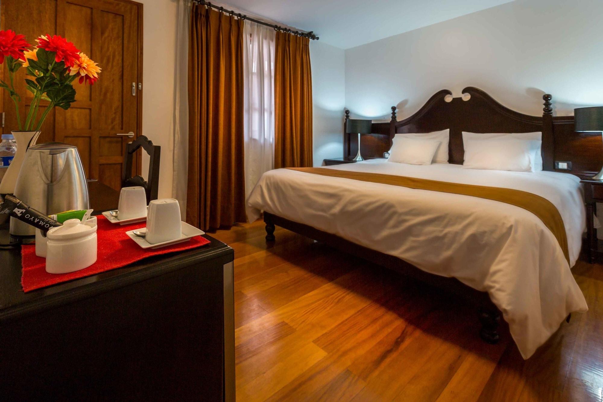 Illa Hotel Cuzco Esterno foto